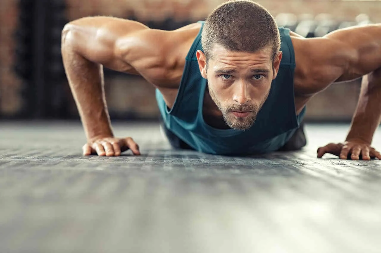 Treino de calistenia em casa: confira guia com os principais exercícios 